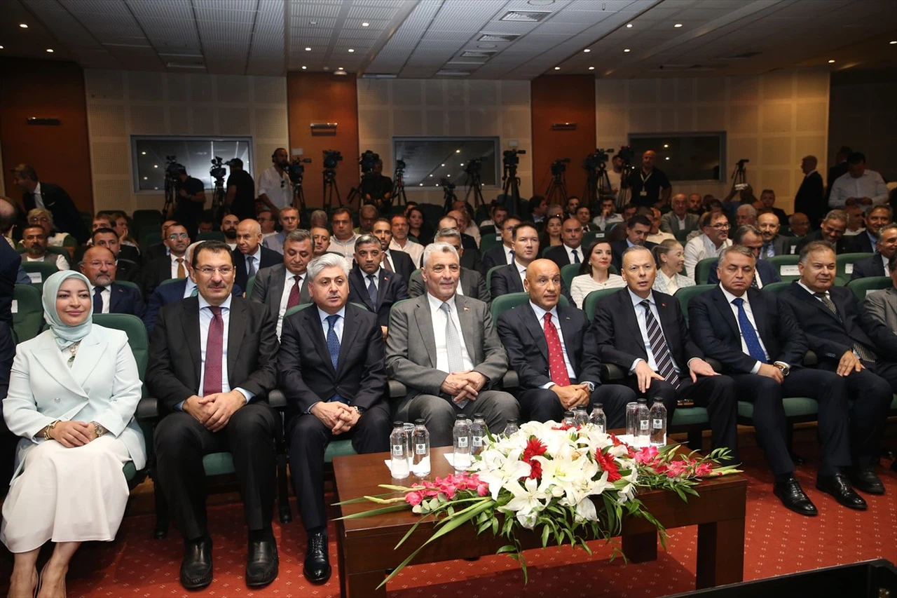 Ağustos Dış Ticaret Verileri Açıklandı: İhracatta Düşüş, İthalatta Azalma