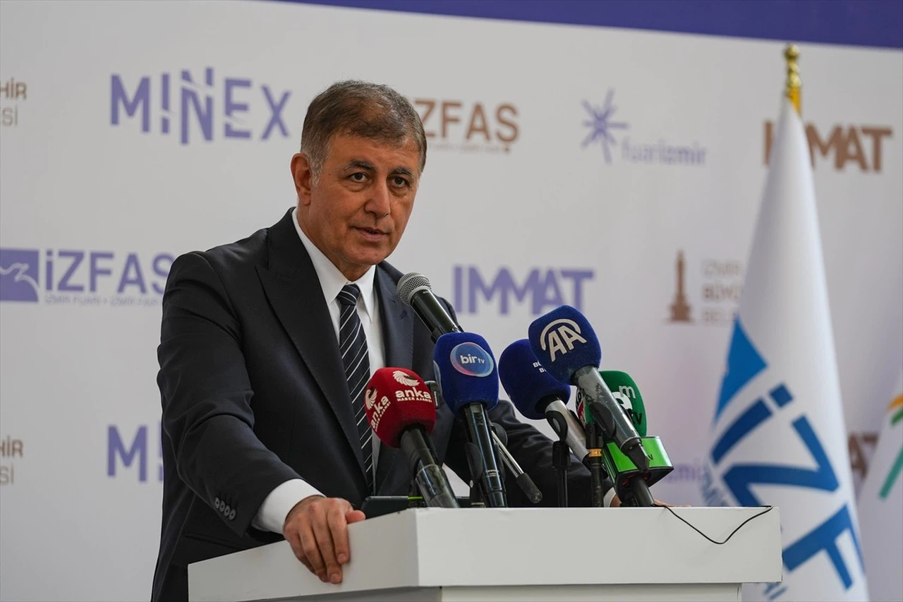 İzmir'de Uluslararası Madencilik Fuarı Başladı