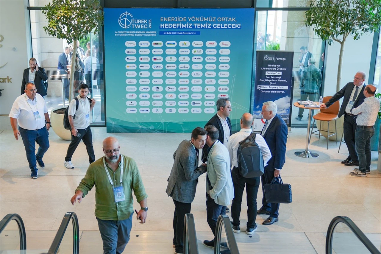İzmir'de 14. Türkiye Rüzgar Enerjisi Kongresi Başladı