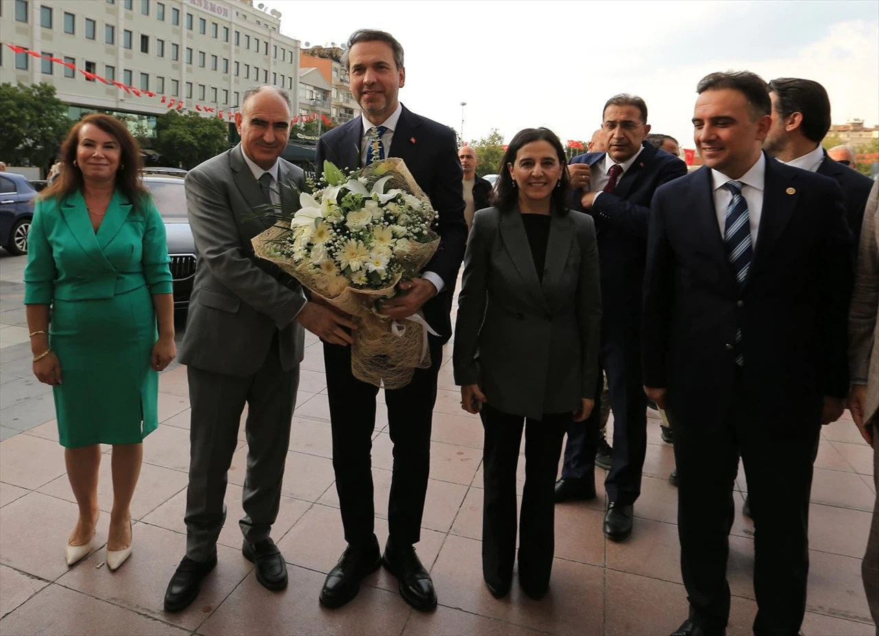 Enerji Bakanı Bayraktar'dan Manisa Valiliği Ziyareti