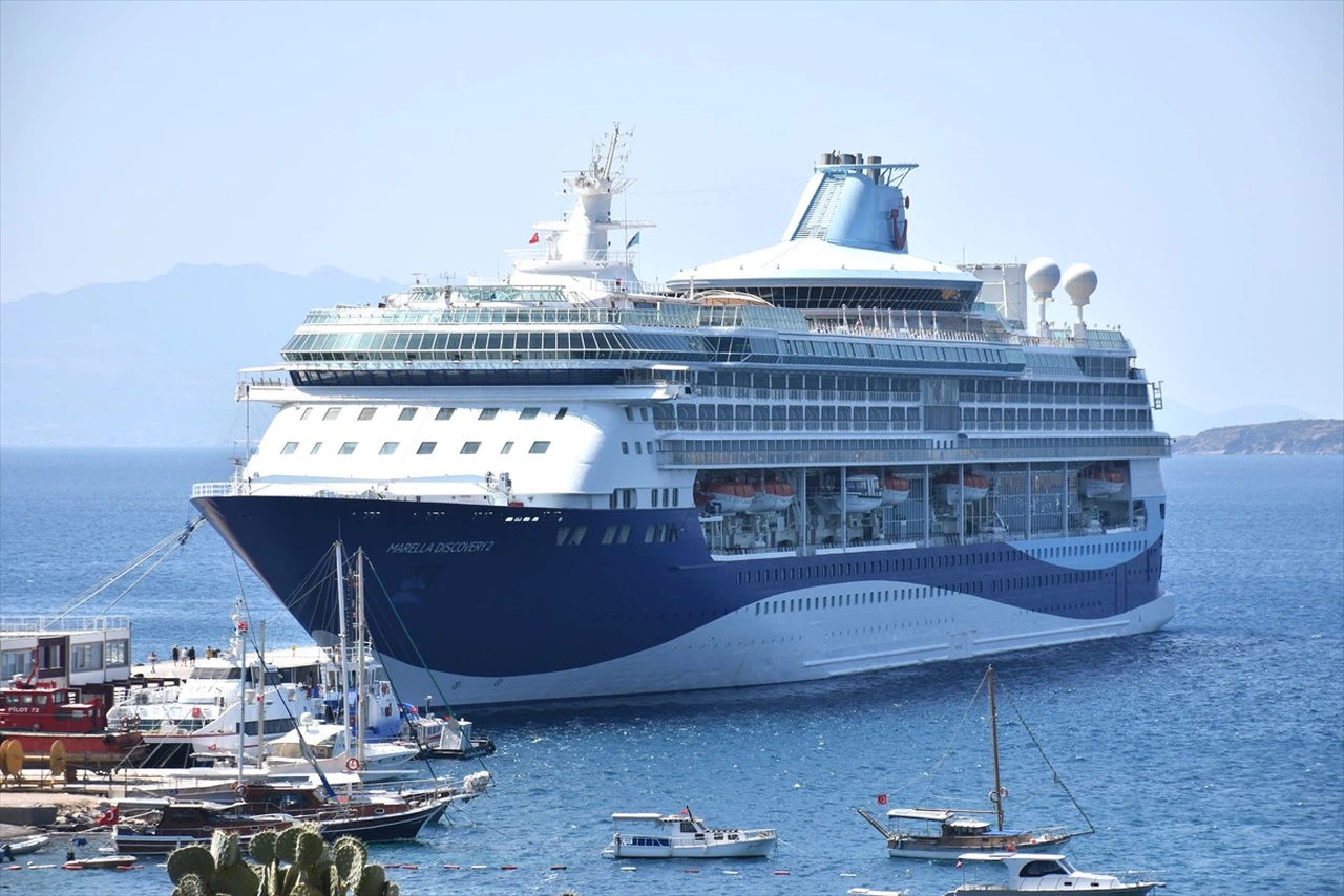 Bodrum'a Gelen Marella Discovery 2 Kruvaziyeri