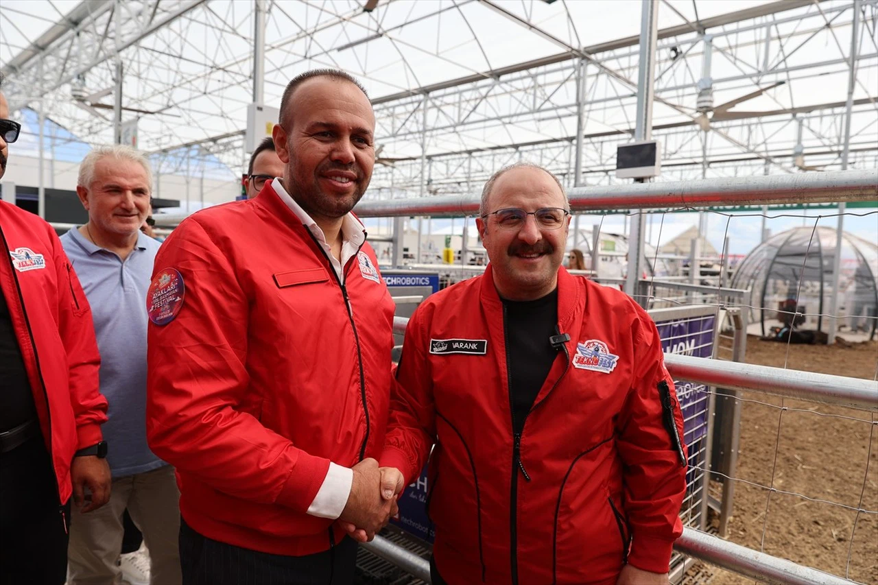 Mustafa Varank TEKNOFEST'te Tarım Teknolojilerini İnceledi