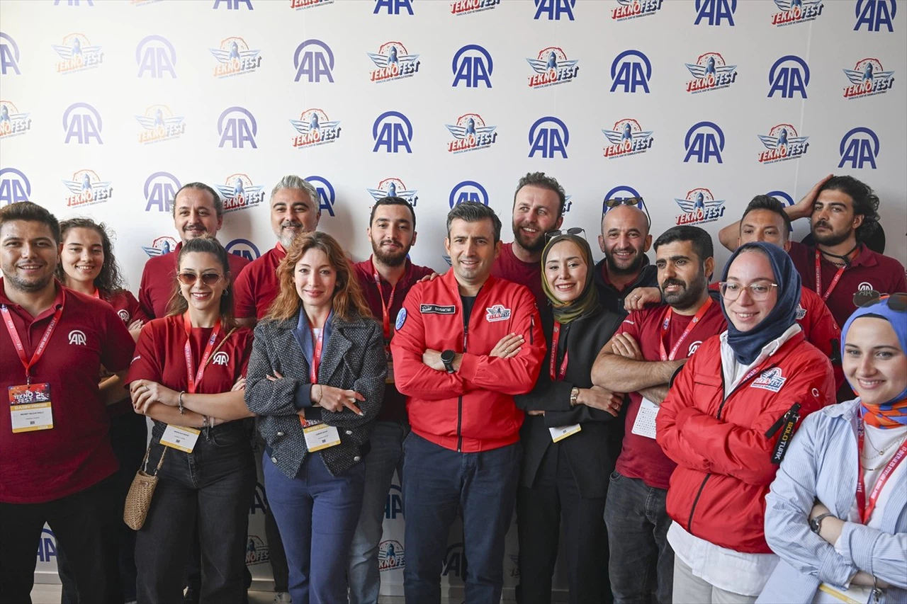 TEKNOFEST Başkanı Selçuk Bayraktar'dan Anadolu Ajansı'na Ziyaret