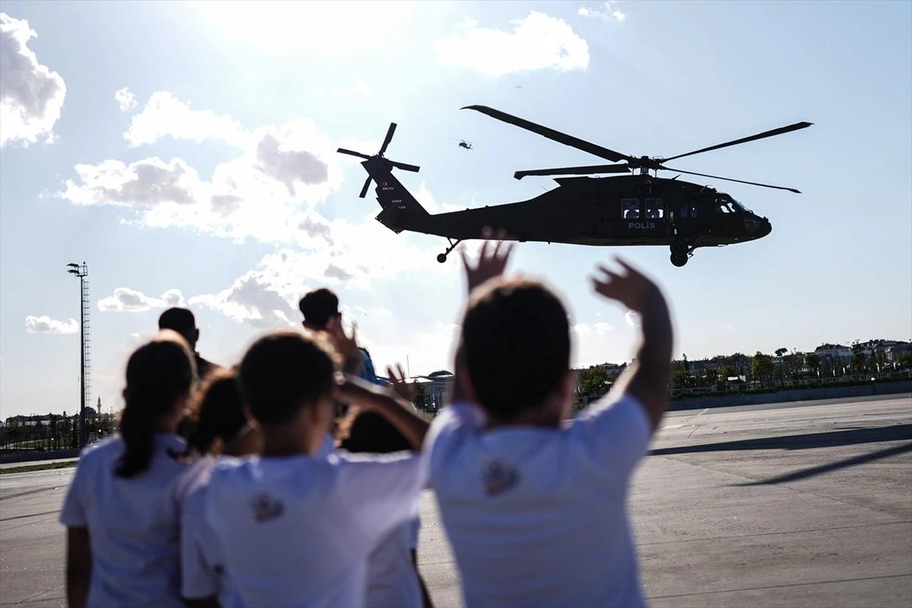 TEKNOFEST: Gençler Helikopterle Tanıştı