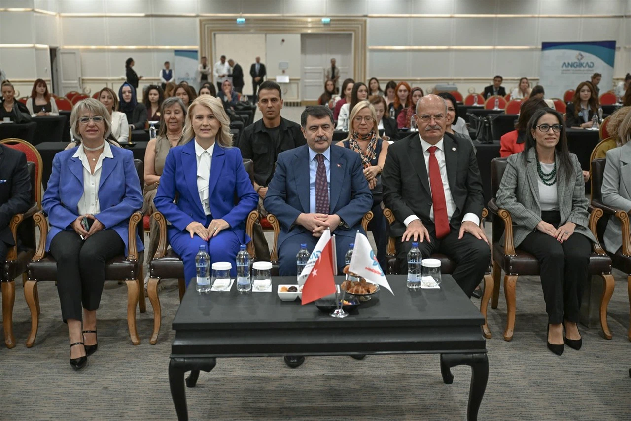 Kadın Girişimciler ve Yeni Mezunlar Teknolojide Dönüşüm İçin Buluşuyor