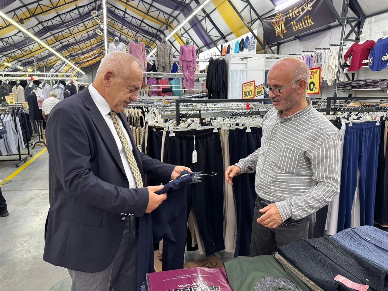 Giyimkent Esnafı Gazze İçin Dayanışma Kampanyası Başlattı