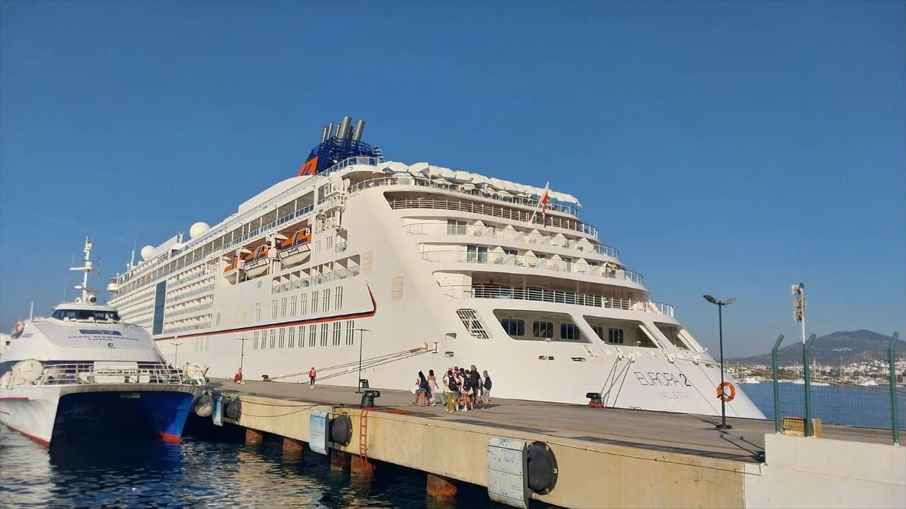 Bodrum'a Europa 2 Kruvaziyeri Geldi