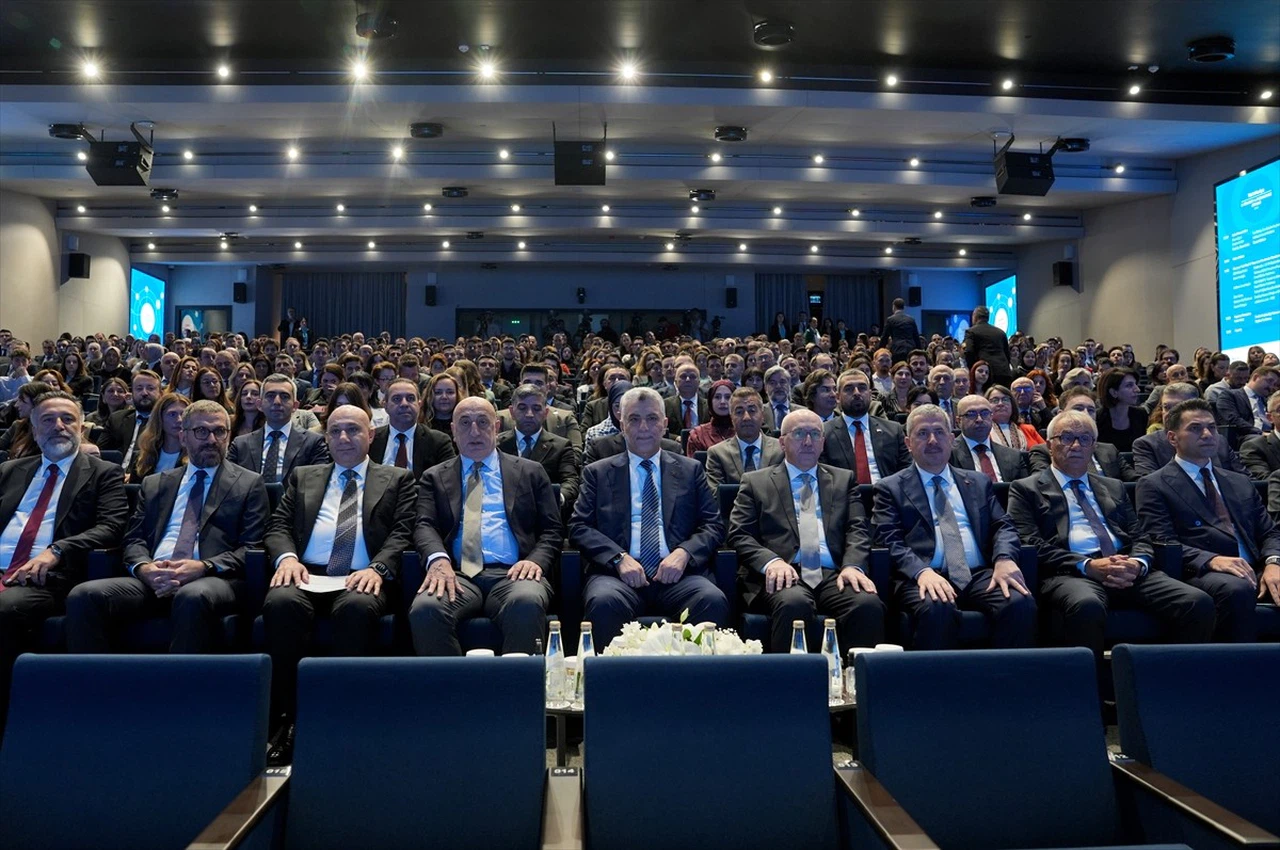 E-Ticaret ve Perakende Zirvesi'nde Türkiye'nin Gelecek Vizyonu