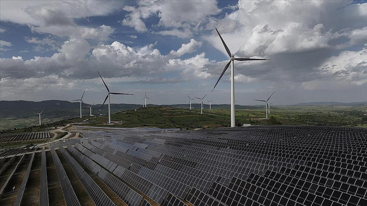 Güneş ve Rüzgar Enerjisi Projeleri İçin İhale Süreci Başlıyor