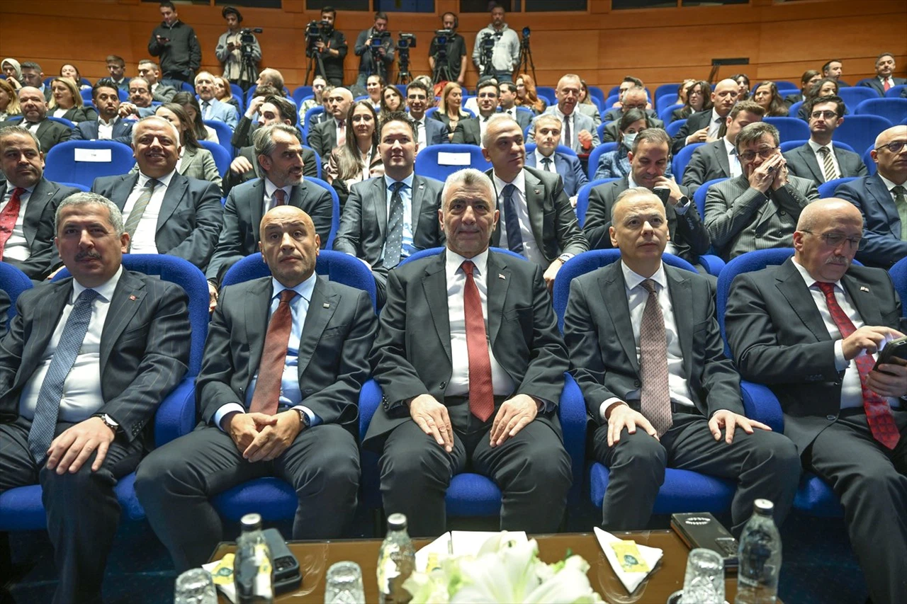 Ticaret Bakanı Ömer Bolat'tan Eylül Ayı Dış Ticaret Verileri Açıklaması