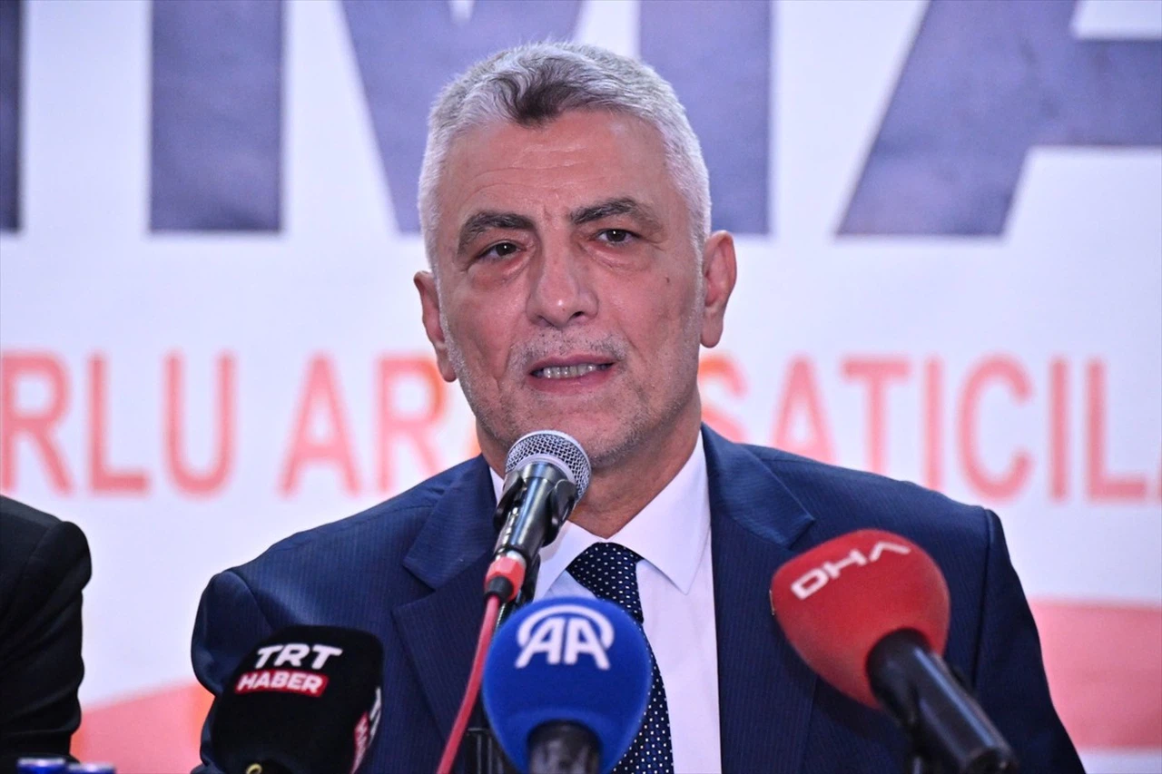 Ticaret Bakanı Ömer Bolat Oto Galericilerle Buluştu