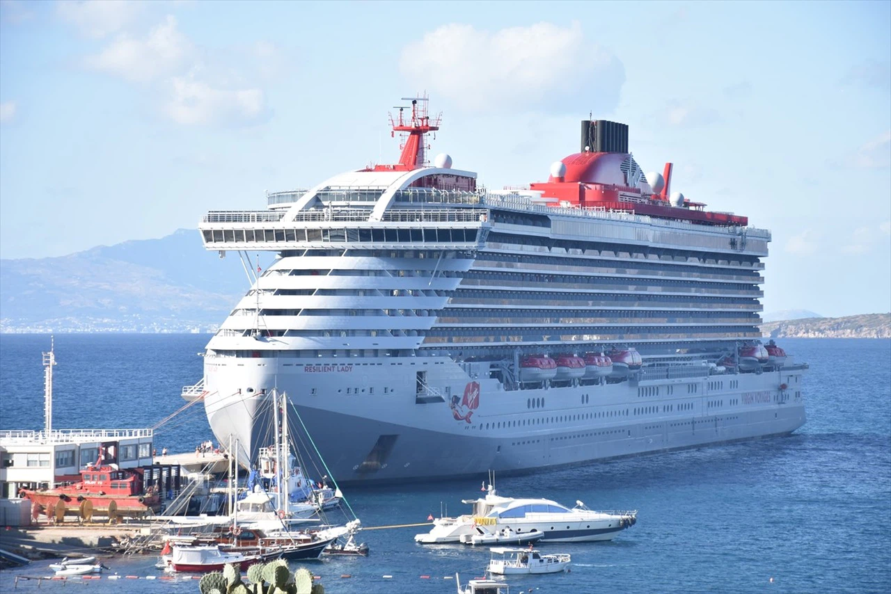 Bodrum'a 'Resilient Lady' Kruvaziyeriyle Binlerce Turist Geldi