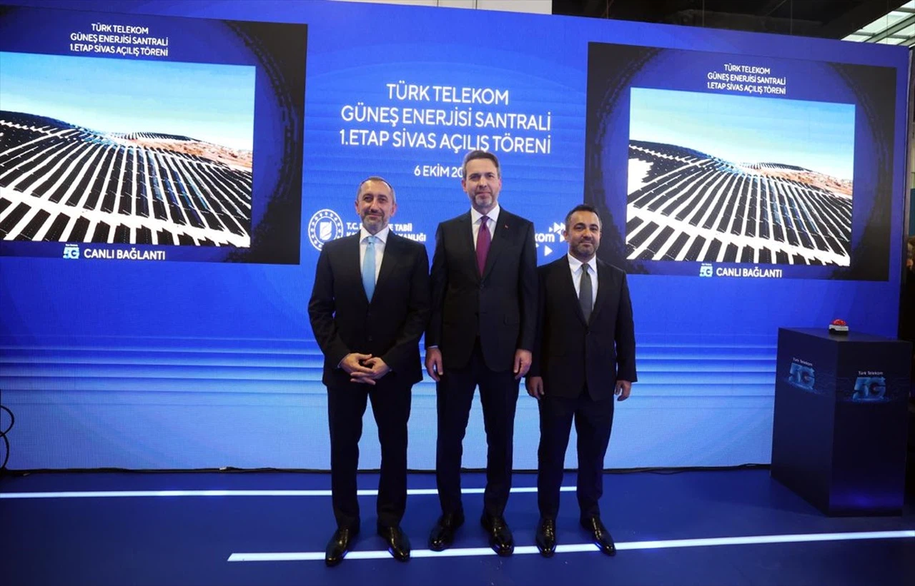 Bakan Bayraktar, Sivas'taki Güneş Enerjisi Santralinin Açılışını 5G ile Gerçekleştirdi