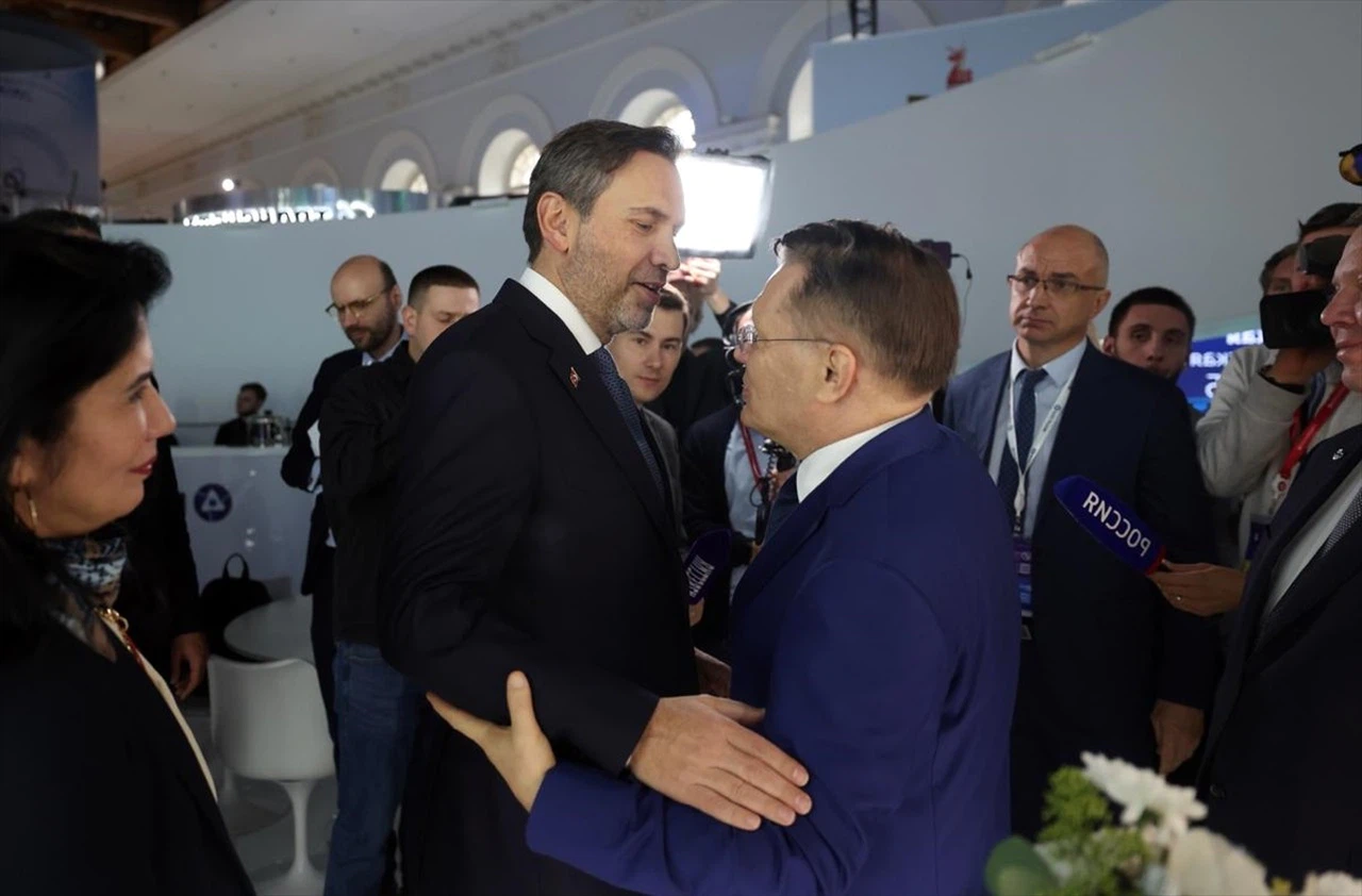 Enerji Bakanı Bayraktar'a Rusya'dan Nükleer İşbirliği Nişanı