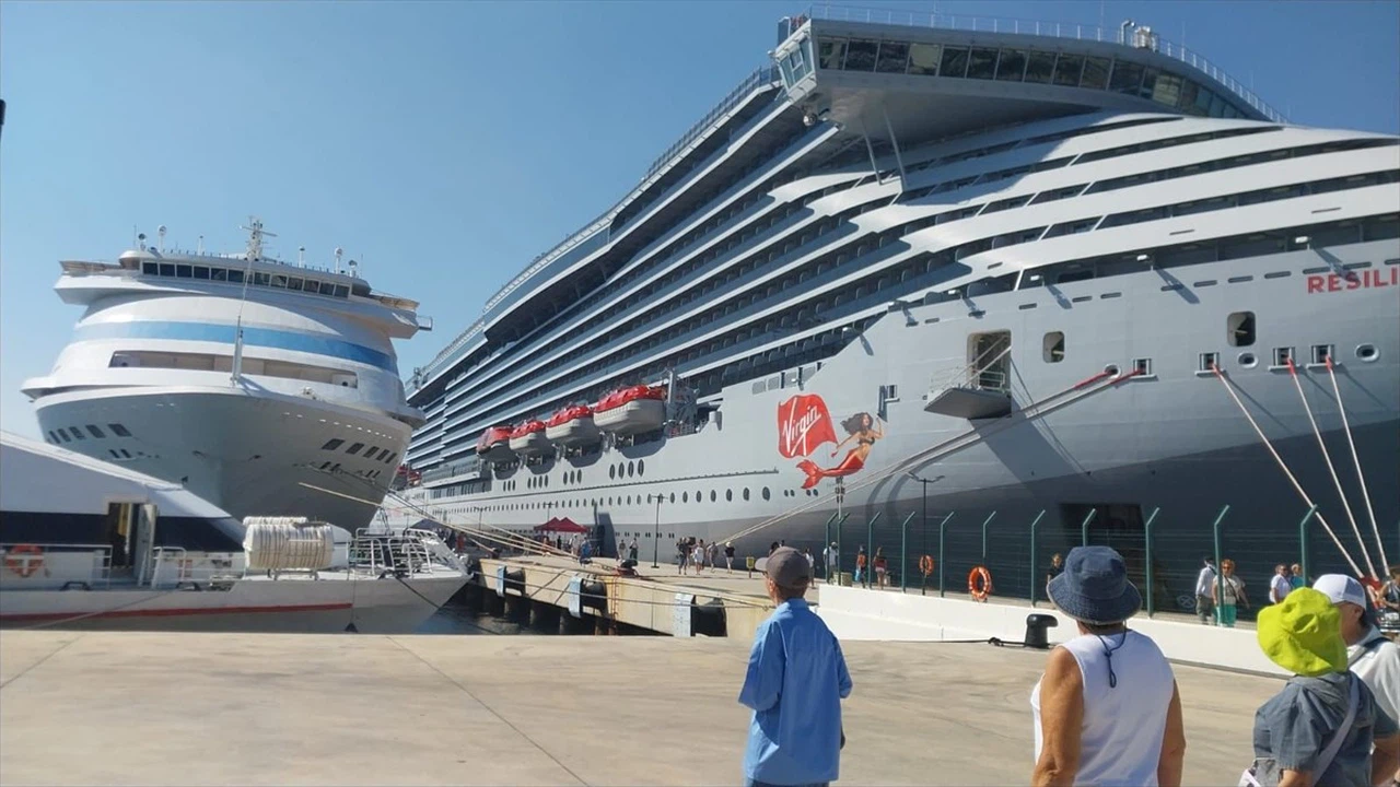 Bodrum'a İki Kruvaziyerle 3.308 Turist Mola Verdi