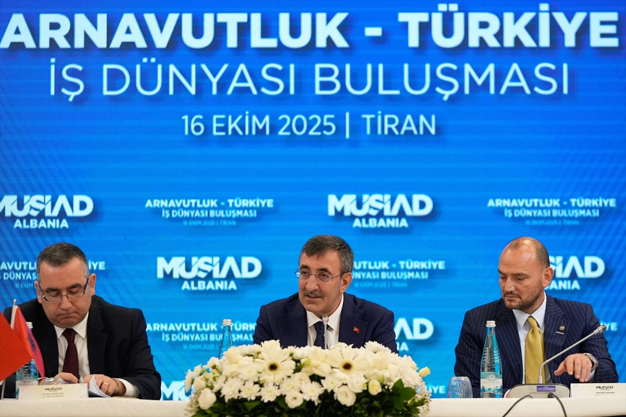 Cumhurbaşkanı Yardımcısı Cevdet Yılmaz Arnavutluk'ta Türkiye'nin Ekonomik Vizyonunu Paylaştı