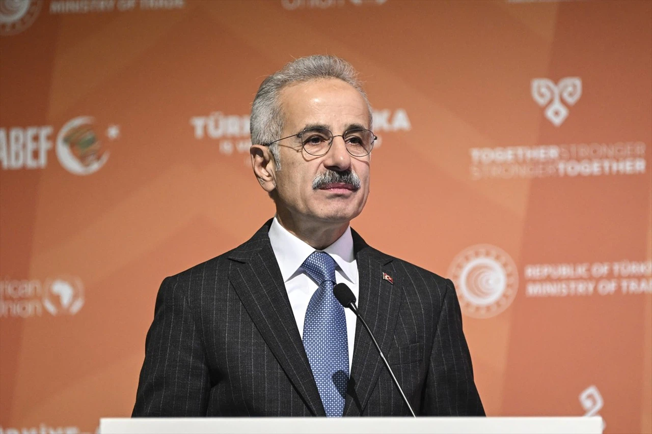 Ulaştırma ve Altyapı Bakanı Uraloğlu, Türkiye-Afrika İş ve Ekonomi Forumu'nda Açıklamalarda Bulundu