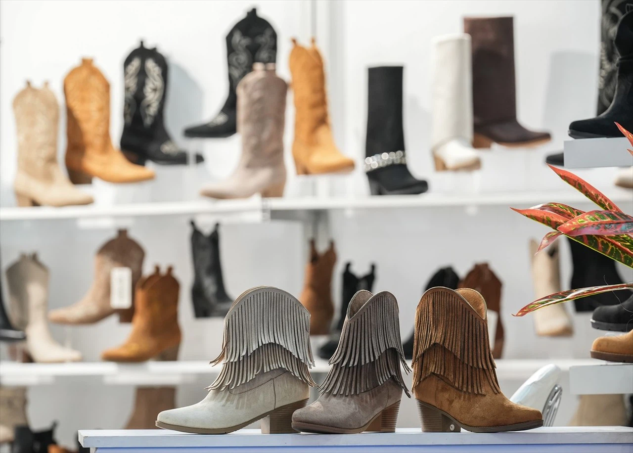 İzmir Tekstil ve Ayakkabı Fuarları Başladı