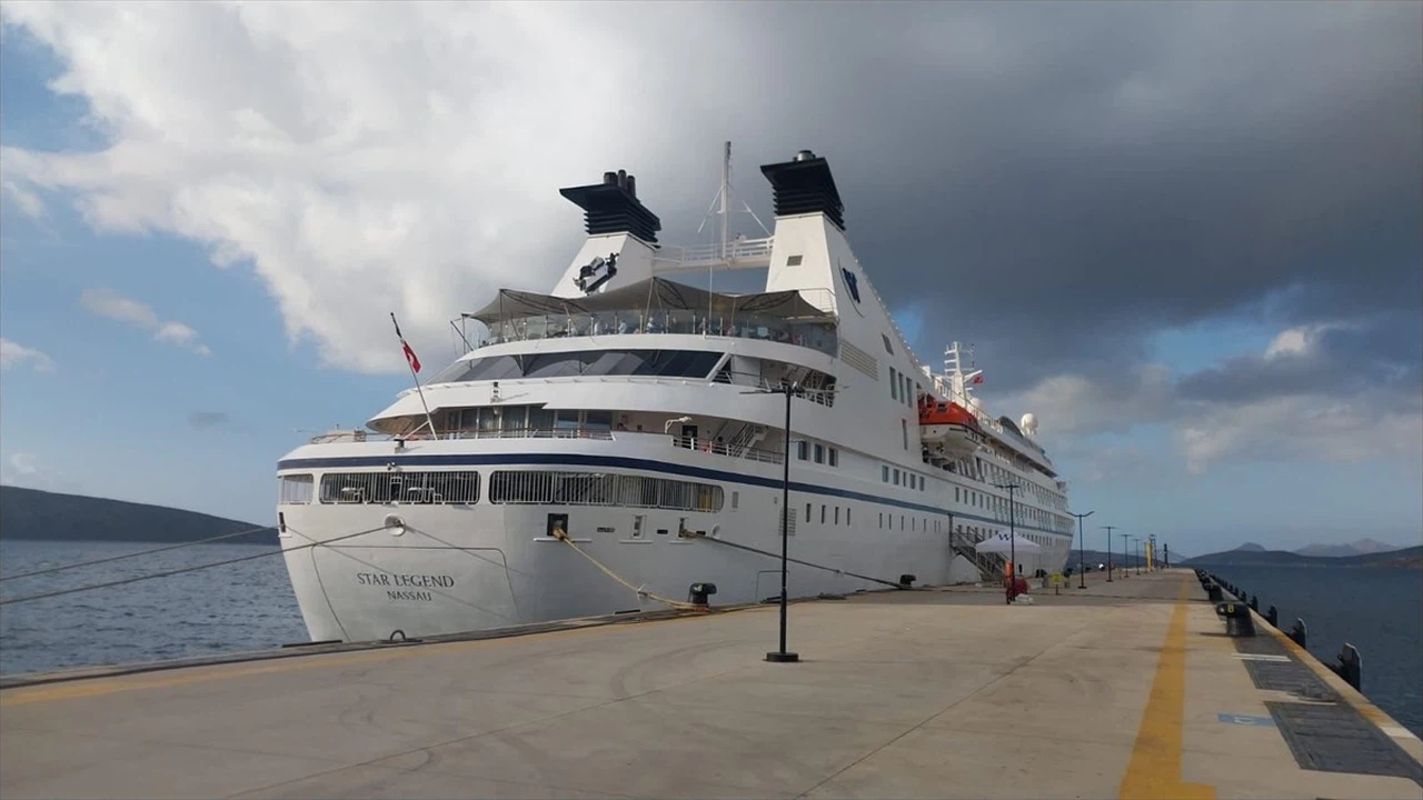 Bodrum'a Gelen Star Legend Kruvaziyeri 271 Yolcu ile İki Şehir Arasında Seyahat Ediyor