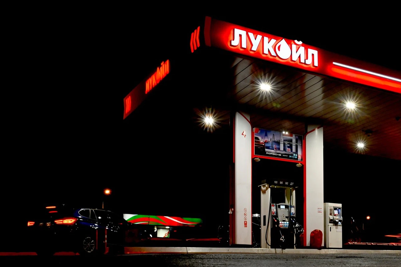 Lukoil, Uluslararası Varlıklarını Gunvor'a Satıyor