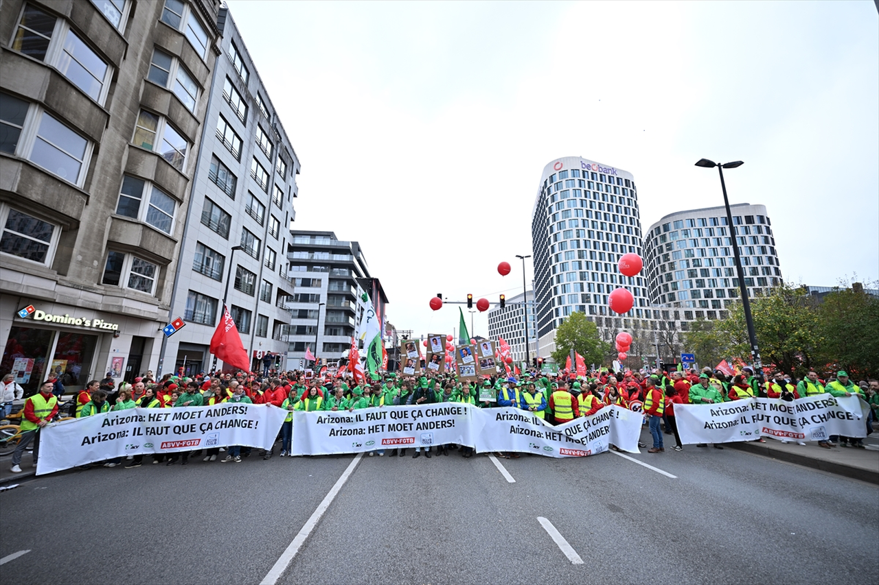 Belçika'da genel grev hayatı durma noktasına getirdi