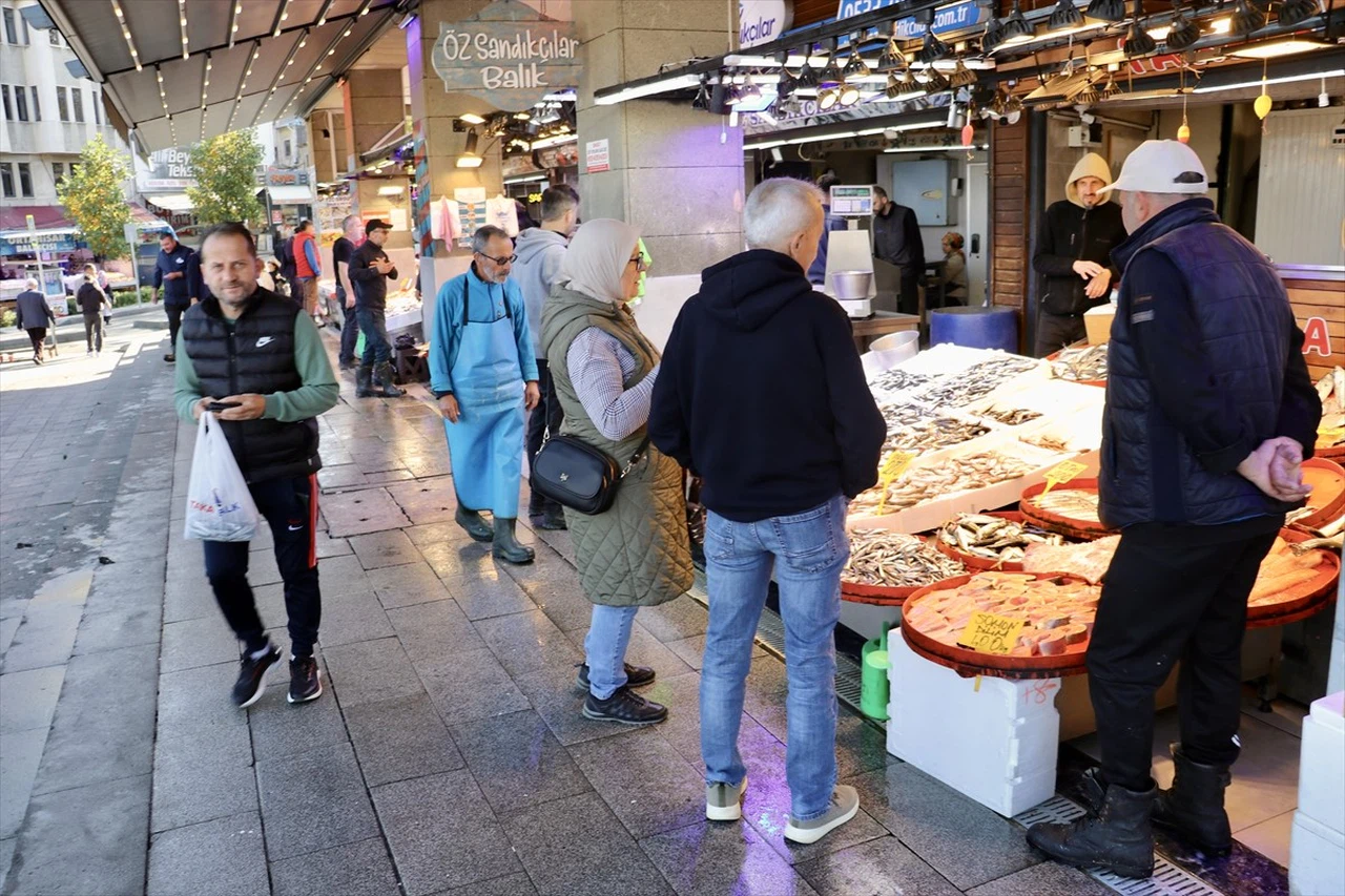 Trabzon'da Hamsi Bolluğu Devam Ediyor