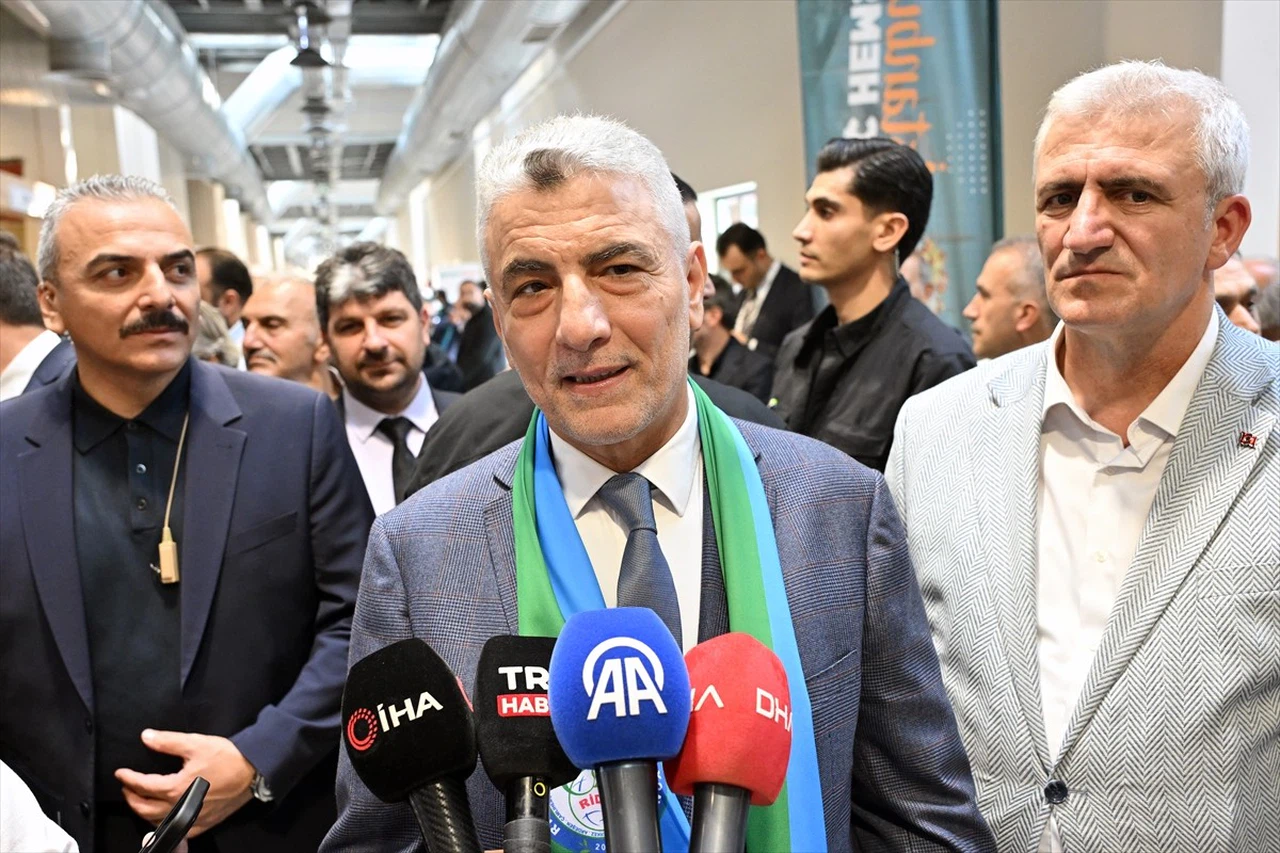 Ticaret Bakanı Ömer Bolat, Rize STK Buluşması'na Katıldı