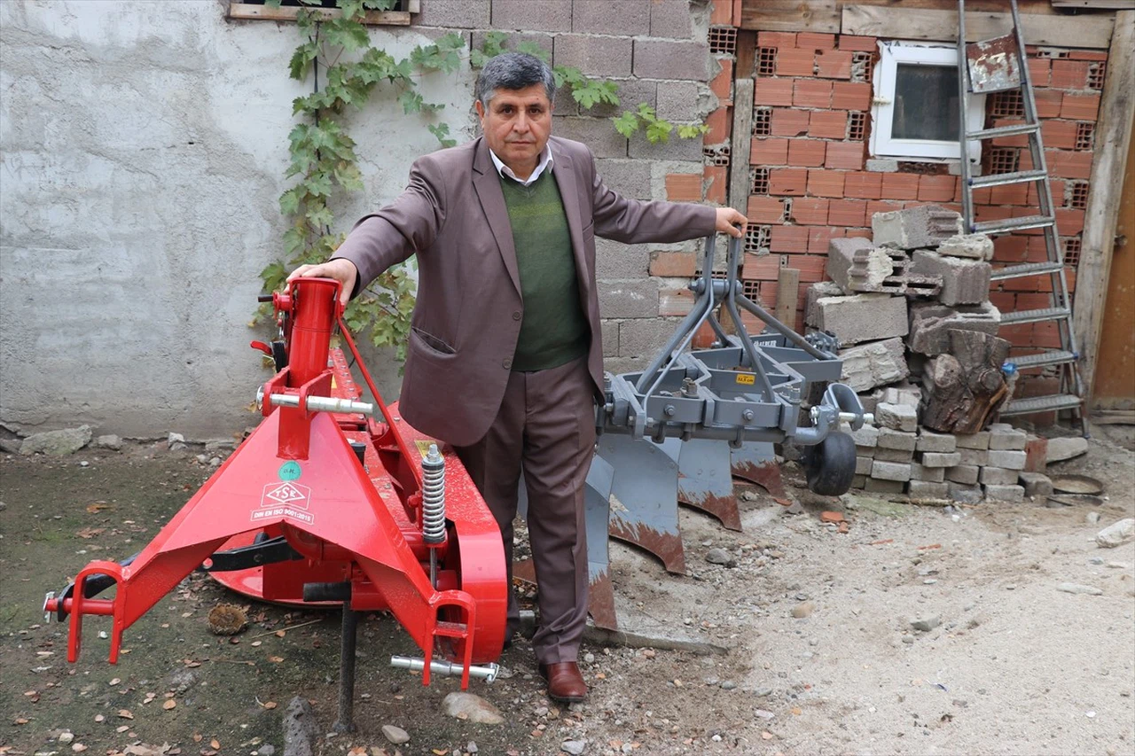 Kütahya'da Kooperatif Üyeleri Yeni Tarım Makineleriyle Üretim Artırıyor