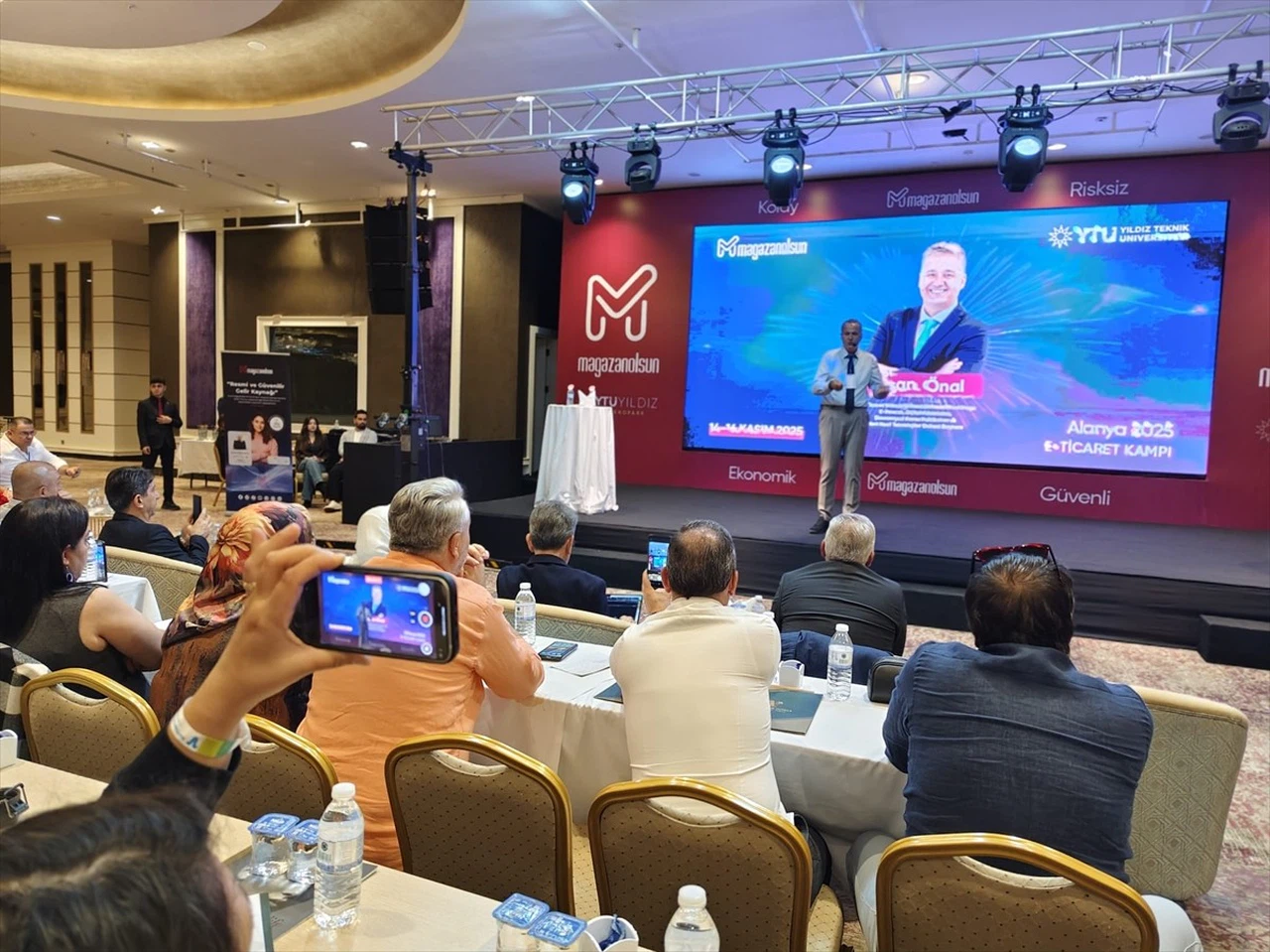 Antalya'da E-Ticaret Kampı: Yeni Trendler ve Stratejiler