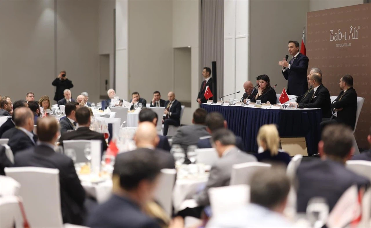 Enerji Bakanı Bayraktar'dan Yenilenebilir Enerji Açıklamaları