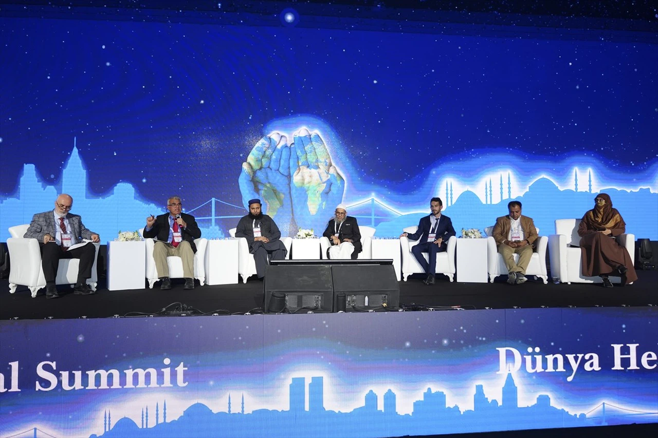 11. Dünya Helal Zirvesi ve Helal Expo Uluslararası Ticaret Fuarı Devam Ediyor