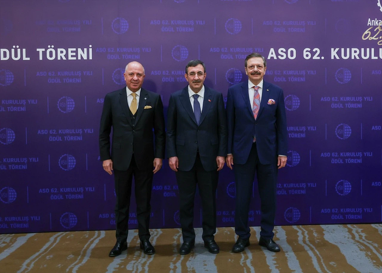 Cumhurbaşkanı Yardımcısı Yılmaz'dan Enflasyon ve Ekonomi Açıklamaları