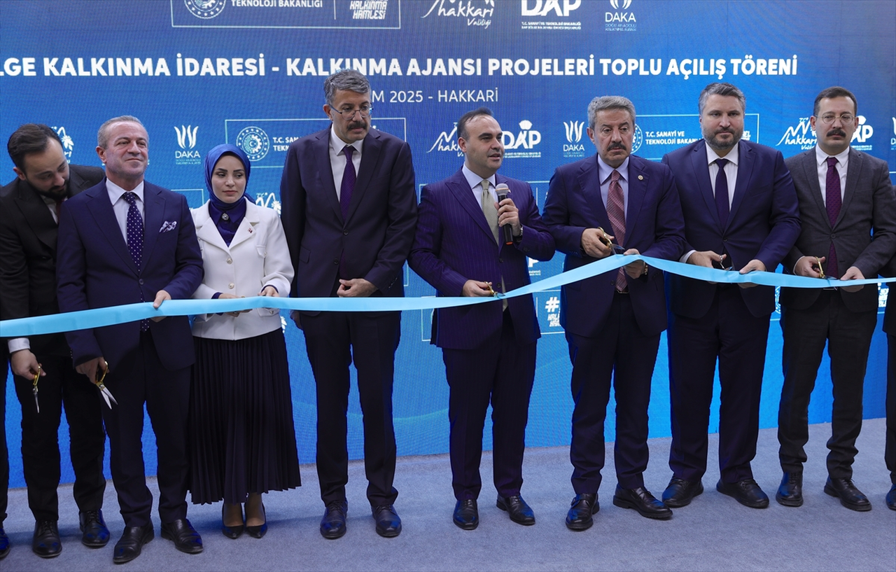 Sanayi ve Teknoloji Bakanı Kacır, Hakkari'de Kalkınma Ajansı Projeleri Toplu Açılış töreninde konuştu