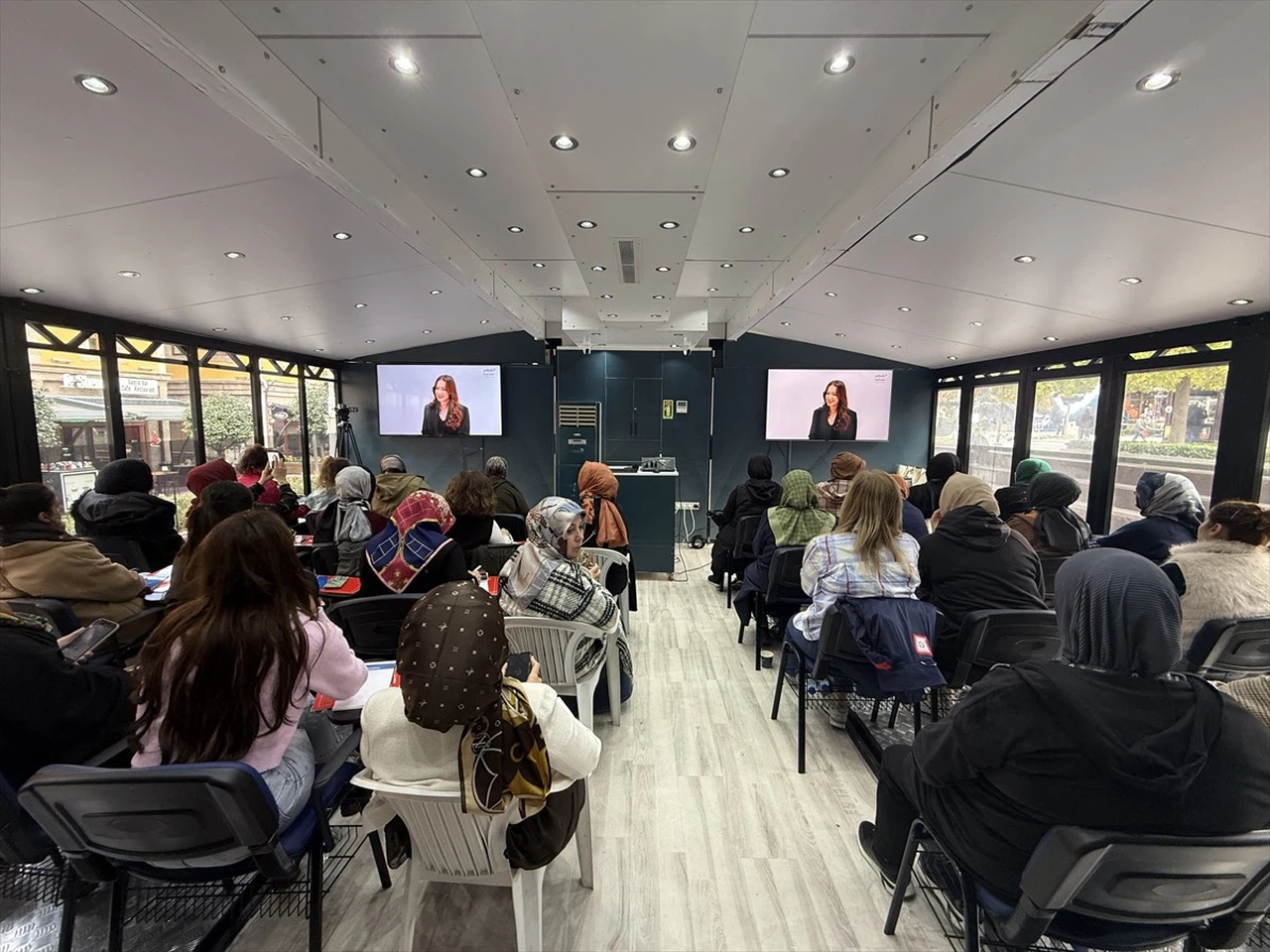 Yükselen Kadınlar Girişimcilik Eğitim Tırı Trabzon'da