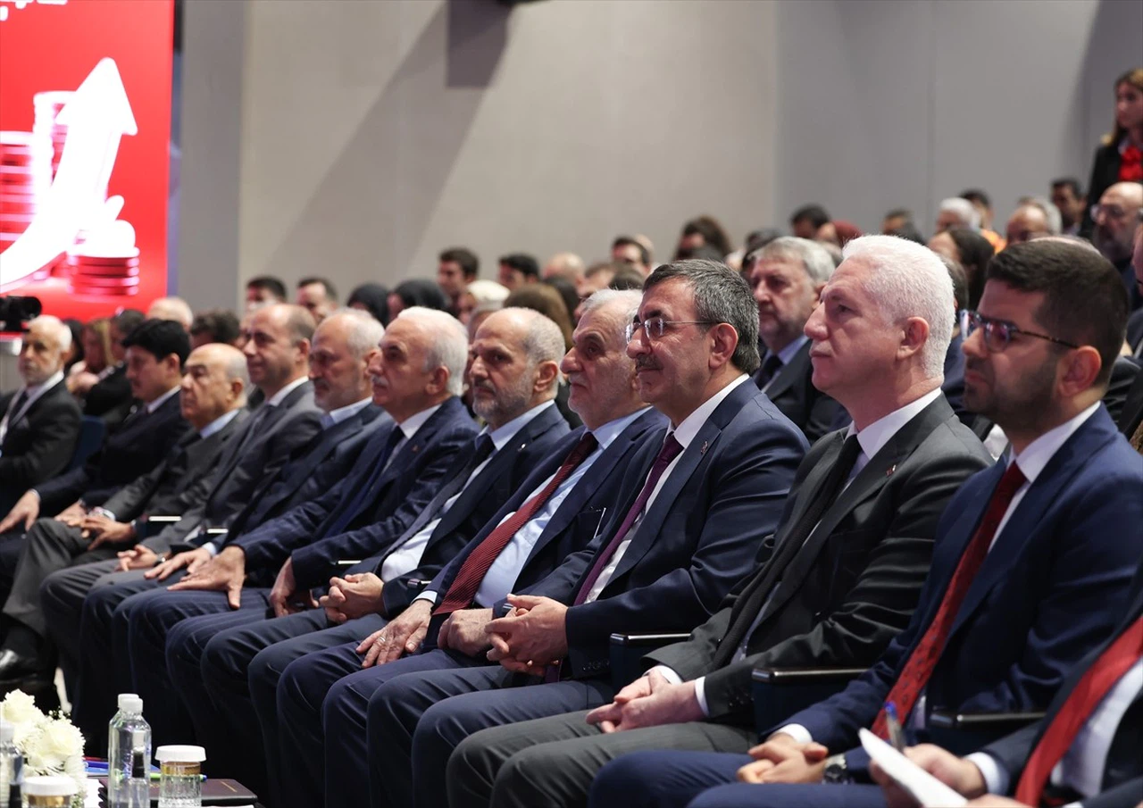 Yatırım ve Finansta Türkiye Yüzyılı Zirvesi: Burak Dağlıoğlu'ndan Kritik Açıklamalar