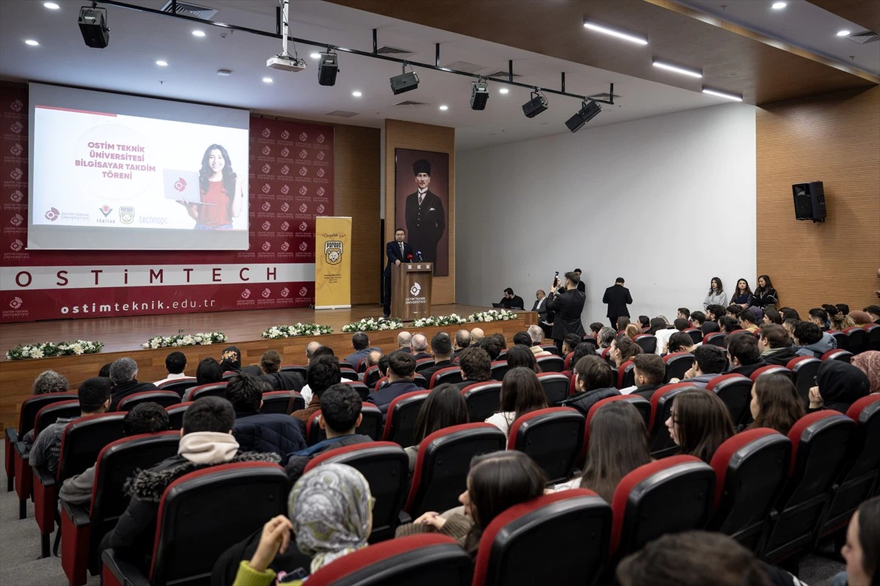 OSTİM Teknik Üniversitesi Öğrencilerine PARDUS'lu Bilgisayarlar Teslim Edildi