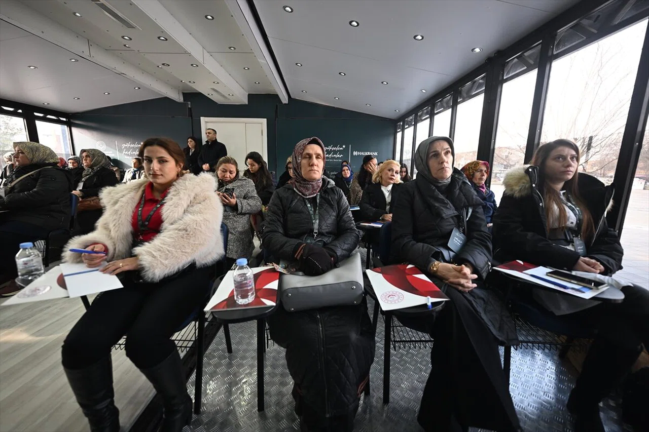 Düzce'de 'Yükselen Kadınlar Girişimcilik Eğitim Tırı' Projesi Tamamlandı