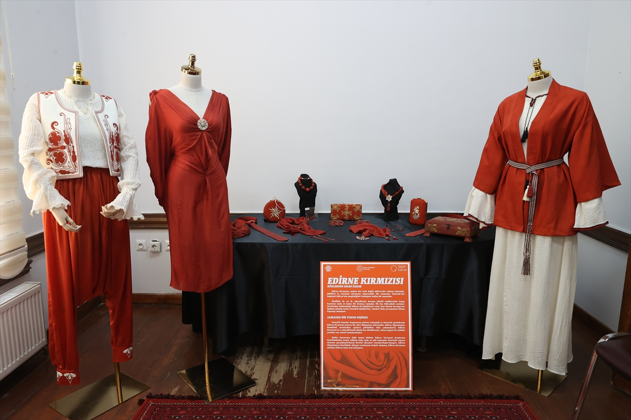 'Efsane renk' Edirne kırmızısı usta ellerde moda ürünlerine dönüşüyor