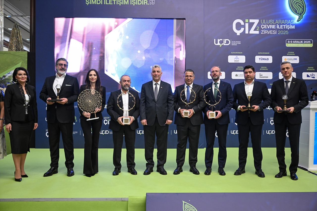 Ticaret Bakanı Bolat, 2. Uluslararası Çevre İletişim Zirvesi'nde konuştu