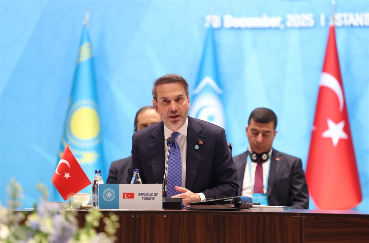 Bayraktar, Hazar'ın Türk dünyasını birleştirmesi gerektiğini söyledi