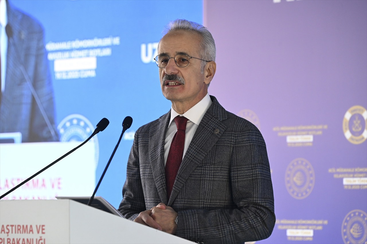 Bakan Uraloğlu, Acil Müdahale Römorkörleri ve Kılavuzluk Hizmet Botları Teslim Töreni'nde konuştu