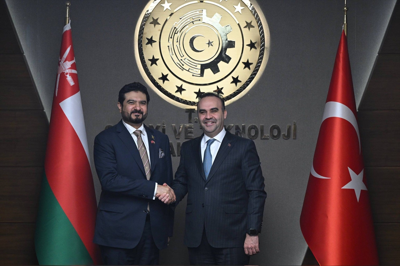 Bakan Kacır, Umman Ticaret, Sanayi ve Yatırım Teşvik Bakanı Yousef ile görüştü