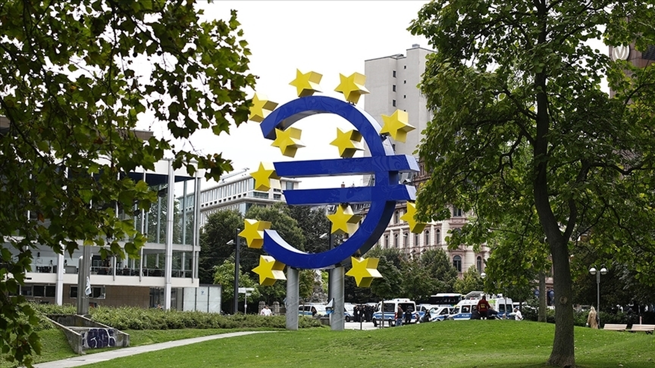 Avro Bölgesi'nde yıllık enflasyon kasımda yüzde 2,1 oldu