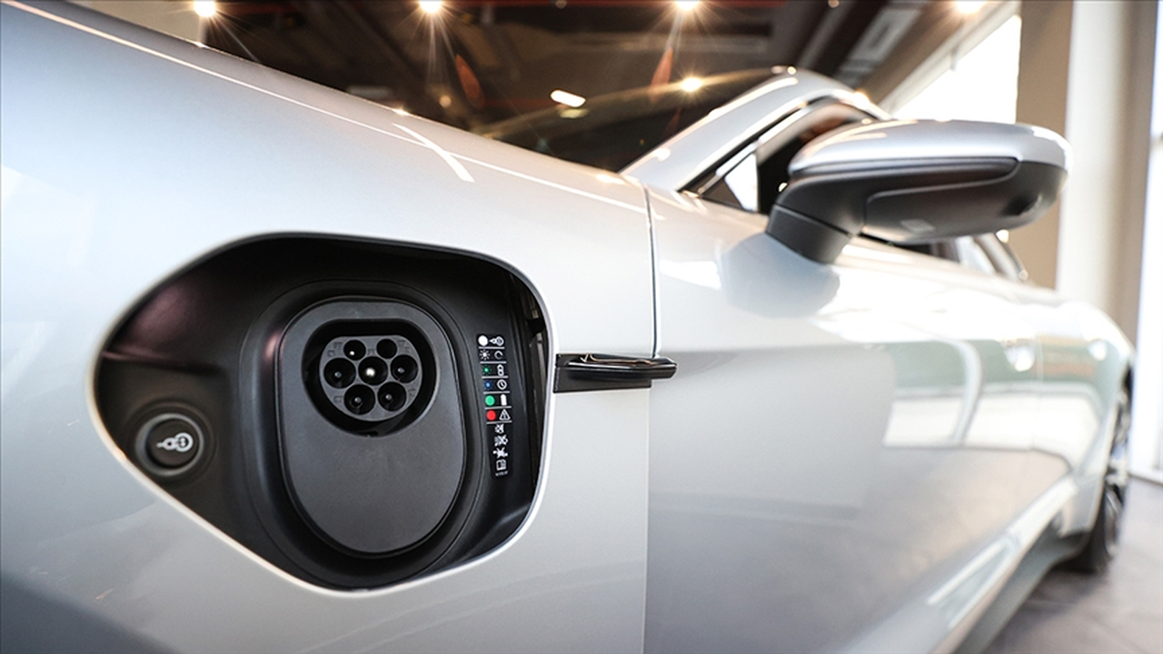 Dünyada bu yıl elektrikli araç satışları 18,5 milyona ulaştı