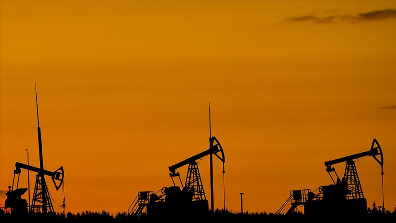 Brent petrolün varili 63,40 dolardan işlem görüyor