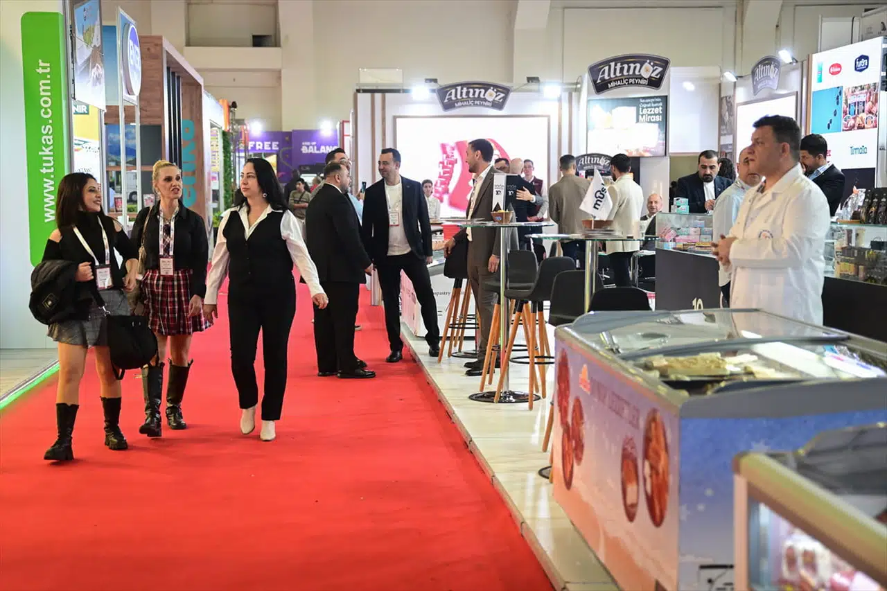 Antalya'da Otel ve Gıda Fuarları Başladı