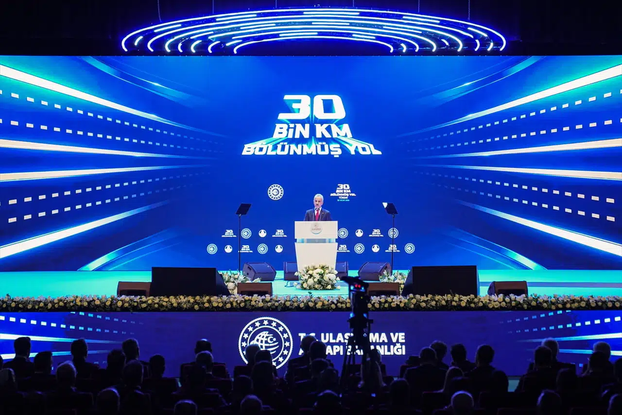 30 Bin Kilometre Bölünmüş Yol ile Ulaşımda Tarihi Eşik