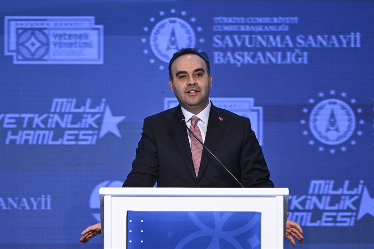 Bakan Kacır, Savunma Sanayii Yetenek Yönetimi Zirvesi'nde konuştu