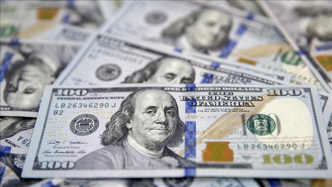 Dolar güne yatay seyirle başladı