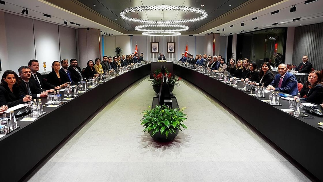 Cumhurbaşkanı Yardımcısı Yılmaz, İstanbul'da ekonomi basını ile bir araya geldi